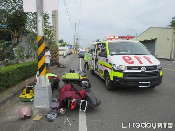 ▲自撞交通事故 。(圖/記者陳崑福翻攝)