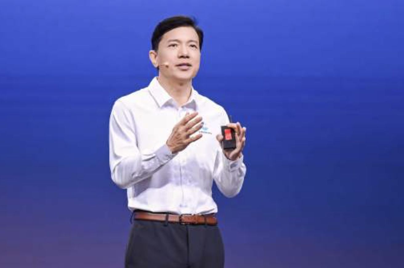 ▲百度創辦人兼CEO李彥宏。(圖/翻攝微博)