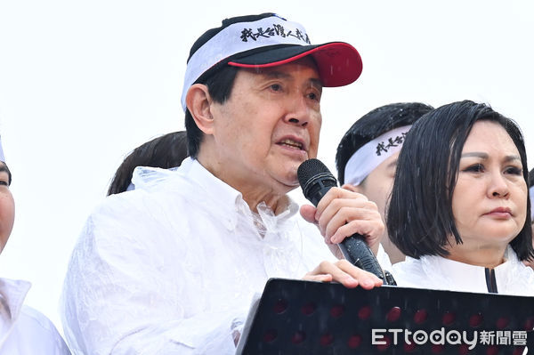 ▲▼國民黨主辦426「反綠共 戰獨裁 凱道一起站出來!」大型集會活動,前總統馬英九致詞。(圖/記者李毓康攝)