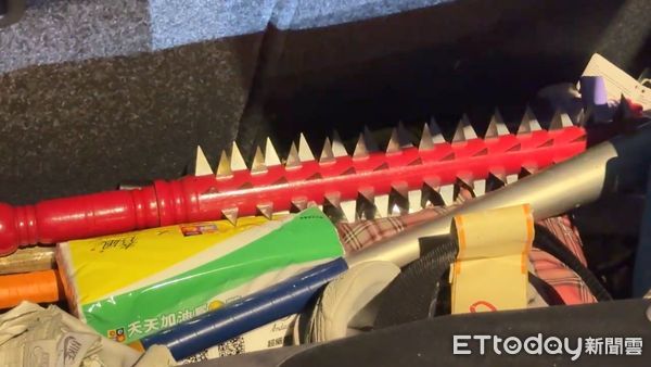 ▲▼大雅雙方人馬為1萬2債務發生18人街頭大混鬥,驚見狼牙棒西瓜刀,其中1人重度昏迷。(圖/民眾提供,下同)