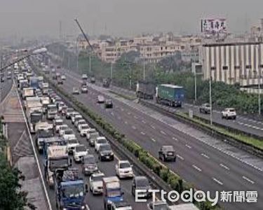 快訊／國1北彰化段6車連環撞！2人受傷送醫　上班車潮塞爆