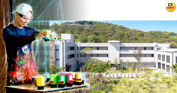 邵永添認真作畫的模樣,幾乎讓人忘卻他真實身分其實是位建商集團總裁。(圖/御盟集團提供、翻攝自永添藝術)