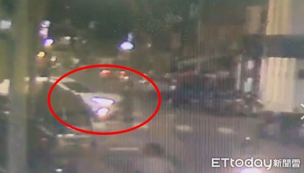 ▲▼霸王行人挨罰。(圖/記者許宥孺翻攝)