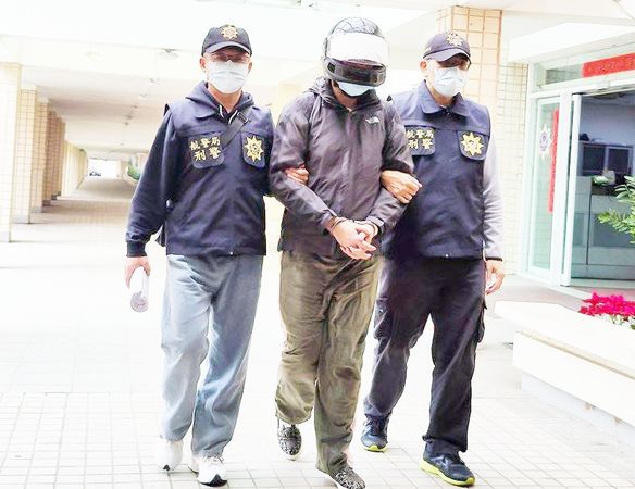 ▲香港籍張姓男子入境桃園機場被查獲行李夾帶3.2公斤二級毒品大麻花,警方偵訊後移送桃園地檢署偵辦。(圖/航警局提供)