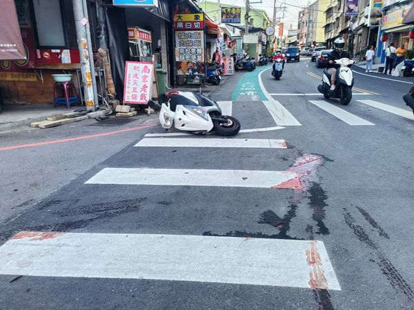 ▲彰化大埔路17歲少年無照與71歲阿北相撞雙雙受傷。(圖/民眾提供)