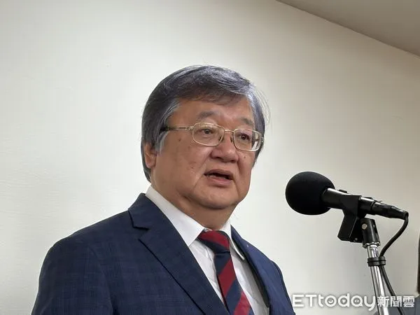 ▲▼衛福部長邱泰源立院衛環委員會受訪。(圖/記者洪巧藍攝)