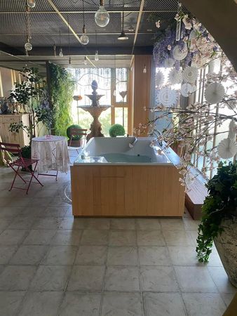 ▲▼陳文茜住院用巨嬰澡缸。(圖/翻攝自臉書)