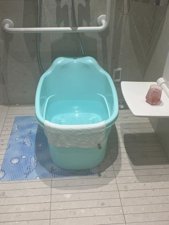 ▲▼陳文茜住院用巨嬰澡缸。(圖/翻攝自臉書)