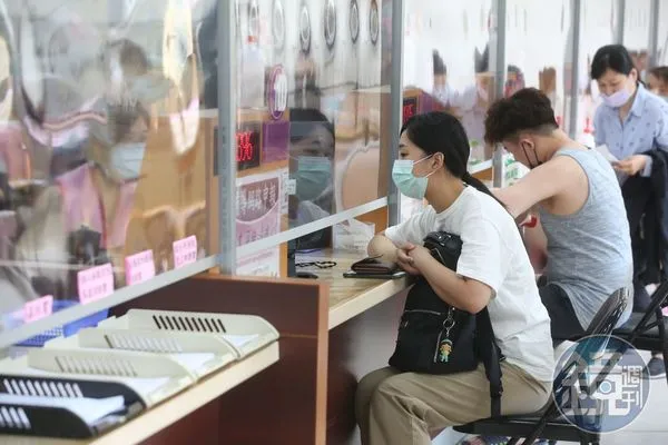 銀行針對繳稅大戶,推出換機票好康。