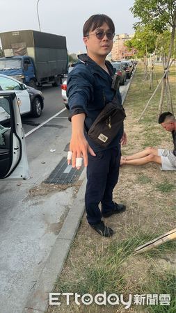 ▲台南市警一分局東門派出所圍捕詐欺犯嫌,現場2人遭逮、3警負傷奮勇緝獲犯嫌。(記者林東良翻攝,下同)