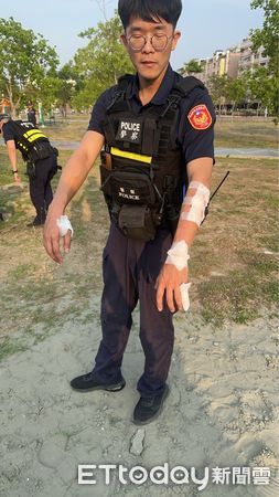 ▲台南市警一分局東門派出所圍捕詐欺犯嫌,現場2人遭逮、3警負傷奮勇緝獲犯嫌。(記者林東良翻攝,下同)