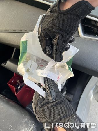 ▲台南市警一分局東門派出所圍捕詐欺犯嫌,現場2人遭逮、3警負傷奮勇緝獲犯嫌。(記者林東良翻攝,下同)