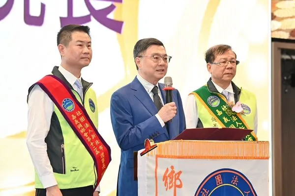 ▲▼卓榮泰出席「社團法人新北市嘉義同鄉會第十二屆理事長、理監事暨顧問就職典禮。(圖/行政院提供)