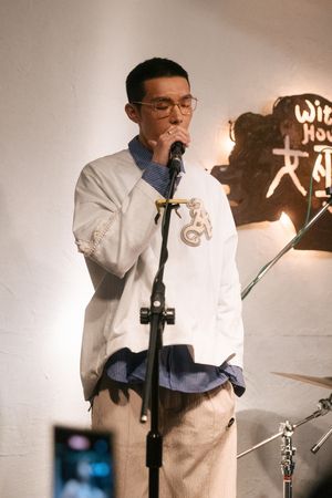 ▲袁漠遙舉辦音樂會,師兄牧森擔任嘉賓。(圖/周子娛樂提供)