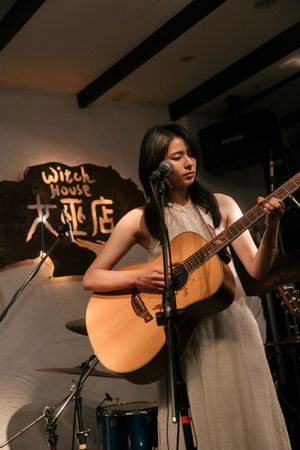 ▲袁漠遙舉辦音樂會,師兄牧森擔任嘉賓。(圖/周子娛樂提供)