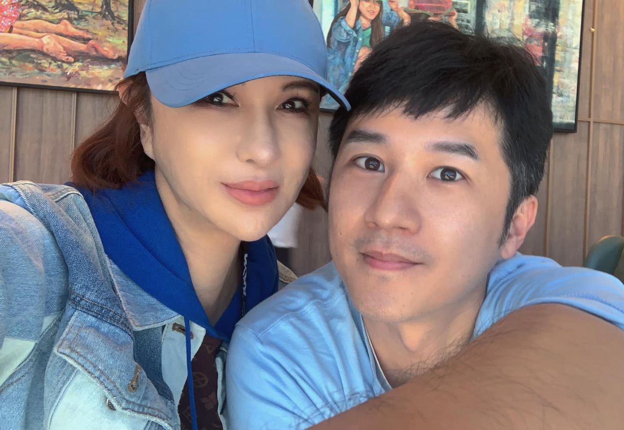 ▲▼利菁和老公出國