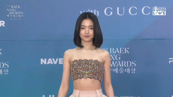 ▲▼ 百想/IU、宋慧喬、金高恩全到了! 金泰梨兩截式禮服露腰美爆。(圖/翻攝自PRIZM)