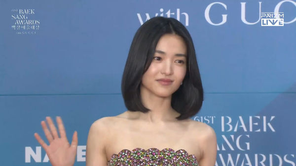 ▲▼金泰梨兩截式禮服露腰美爆。(圖/翻攝自PRIZM)