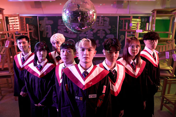 圖六:世新跨系學生原創畢業歌《有問題請舉手》展現學生創作實力。(圖/世新大學提供)