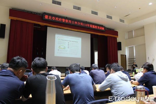 ▲▼ 士林分局上AI課 。(圖/記者黃宥寧翻攝)