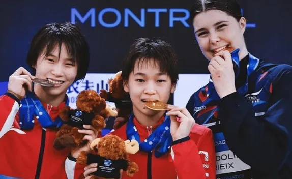 ▲▼全紅嬋英國閨蜜。(圖/翻攝自微博)