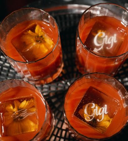 ▲前任全是超大咖!私人派對「激吻照曝光」 超模吉吉哈蒂德認愛。(圖/翻攝自吉吉哈蒂德IG)