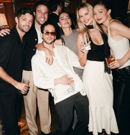 ▲前任全是超大咖!私人派對「激吻照曝光」 超模吉吉哈蒂德認愛。(圖/翻攝自吉吉哈蒂德IG)