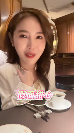 ▲朱琦郁自曝主播台「假面甜心」秘辛 腹語術偷罵:主管穿得有夠醜。(圖/翻攝自朱琦郁IG)