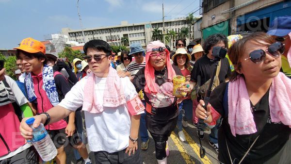 ▲▼ 許效舜、威廉 媽祖中午停駕正德高中 。(圖/記者黃彥傑攝)