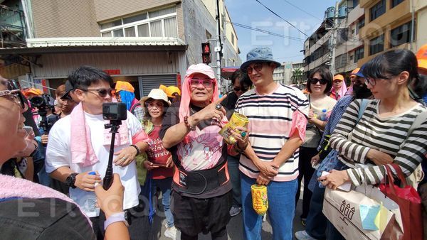 ▲▼ 許效舜、威廉 媽祖中午停駕正德高中 。(圖/記者黃彥傑攝)