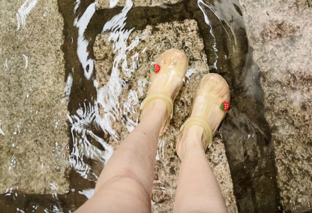 ▲廣州民眾紛紛秀出踩著積水的照片。(圖/翻攝微博)