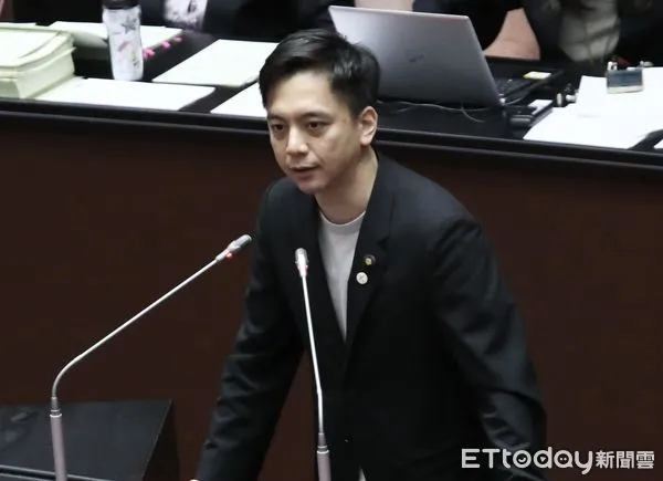 ▲▼牛煦庭 立法院院會 紀念日及節日實施條例草案 提案說明。(圖/記者屠惠剛攝)