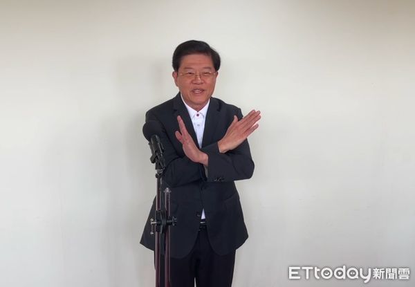 ▲▼ 羅明才唱歌表示他不同意罷免 。(圖/記者陳煥丞攝)