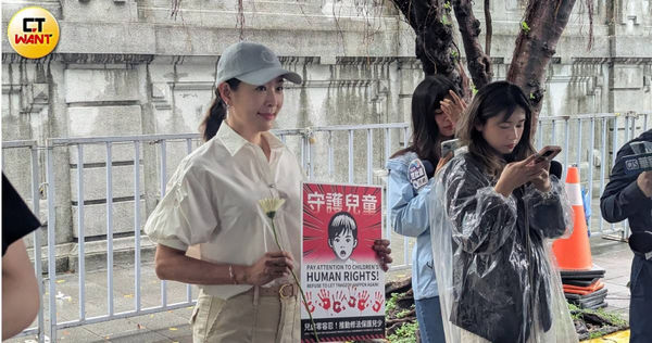 101董事長賈永婕10日現身終結兒虐遊行,痛批保母根本不是不當照顧而是蓄意虐殺。(圖/林冠吟攝)