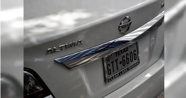 一名網友在網路上發文,表示他買了一輛BMW跑車Z4,想要選車牌時卻發現沒有阿拉伯數字「4」的車牌,讓他無奈直呼「國家級迷信?」(示意圖/Pixabay)。