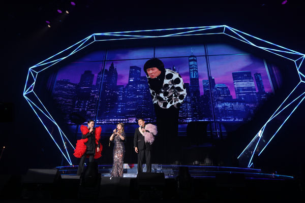 ▲▼ 藍寶石大歌廳藉著AI擬真技術,讓豬哥亮重現舞台。(圖/高雄流行音樂中心提供)