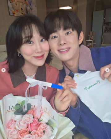 ▲enjoycouple升格當爸媽了。(圖/翻攝Instagram/enjoycouple)