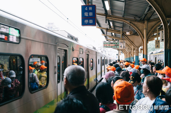 ▲▼台鐵白沙屯站於繞境活動期間創下單日搭乘人數新高。(圖/交通部提供)