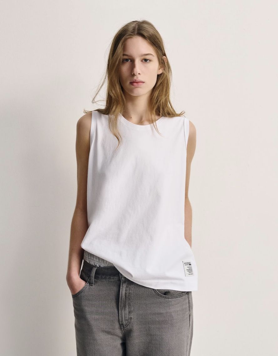 ▲▼ UNIQLO攜手 ANYA HINDMARCH 推出2025夏季聯名系列 。(圖/品牌提供)