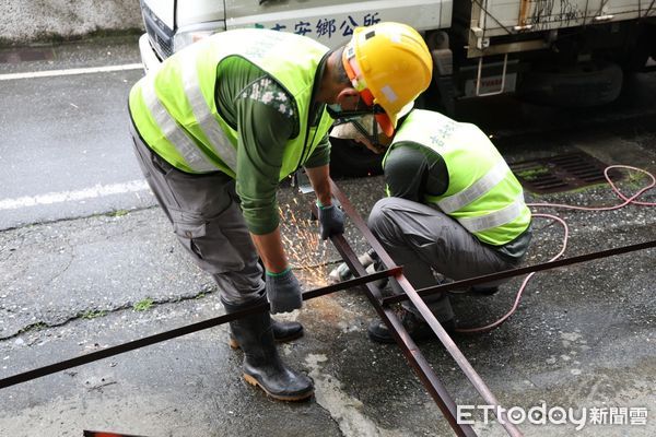 ▲▼吉安鄉長游淑貞率建設科強制拆除,還居民路權。(圖/吉安鄉公所提供,下同)