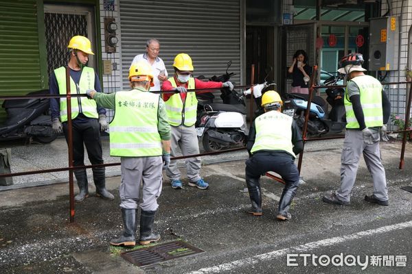 ▲▼吉安鄉長游淑貞率建設科強制拆除,還居民路權。(圖/吉安鄉公所提供,下同)
