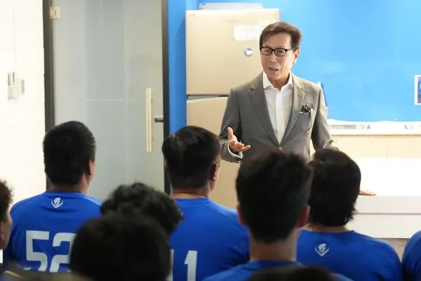 ▲▼蔡明忠鼓勵悍將全隊。(圖/富邦悍將提供)