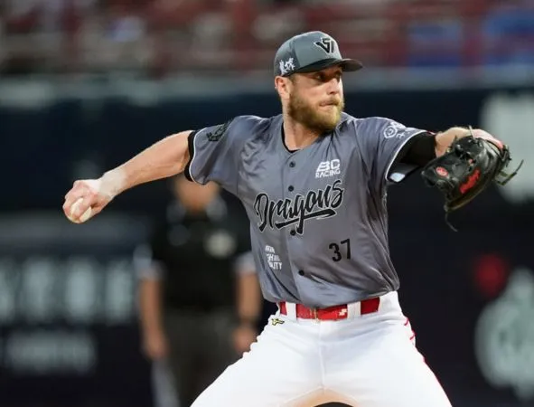 ▲▼鋼龍 。(圖/味全龍提供)