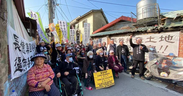 番仔路自救會集合在地多戶居民,站出來直指在地建商透過代理人蠶食鯨吞約2甲的家園,連歷年房租都向住民索討,實在已經走投無路。(圖/報系資料庫)