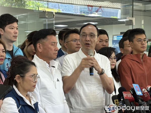 ▲國民黨於台北市議會前舉辦罷吳活動。(圖/記者鄭佩玟攝)