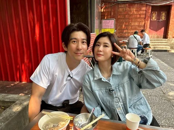 ▲修杰楷YouTube節目最新一集邀請老婆賈靜雯作客。(圖/《修TIME》提供)