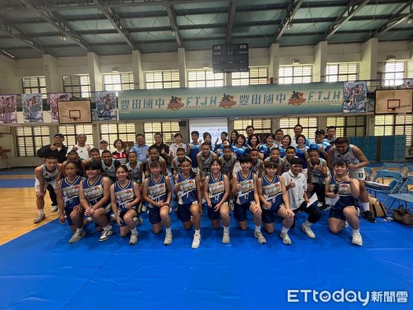 ▲扶輪社捐贈球衣力挺台東籃球少年的夢。(圖/記者楊漢聲翻攝)