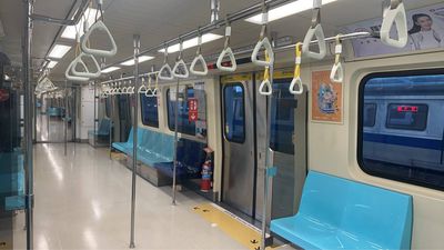 北捷爆2男「腳太開」互毆！所有人瘋往車尾奔逃　他電話講到一半嚇傻