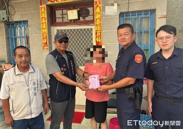 ▲枋寮警分局員警捐款、募款助人 。(圖/記者陳崑福翻攝)