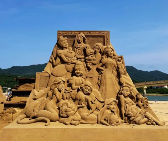 ▲2025福隆國際沙雕藝術季「迪士尼仲夏歡樂祭」。(圖/福容大飯店福隆提供)